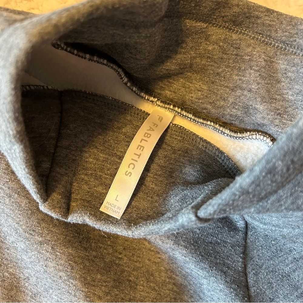 L - Fabletics Sweater - Picture 2 of 4
